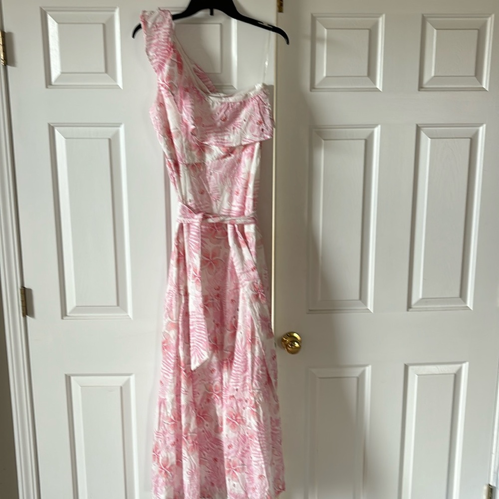 New without tags beautiful pink and white eyelet dress. Size large